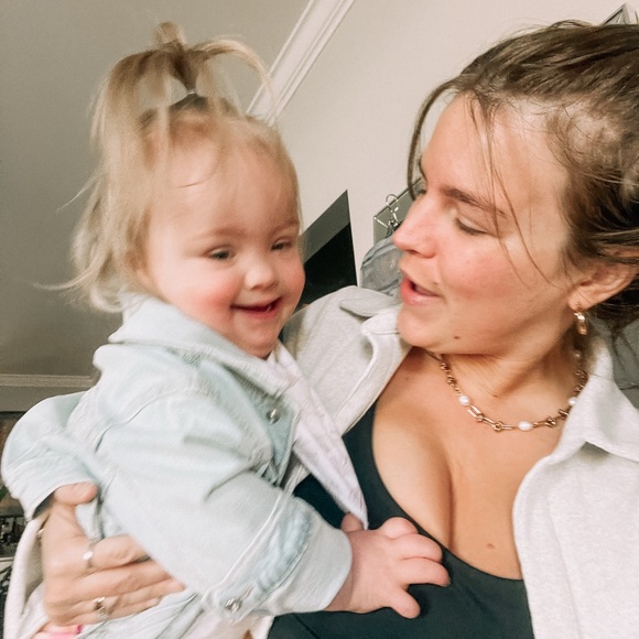 Meet your Posher, Courtney - Picture 2 of 4